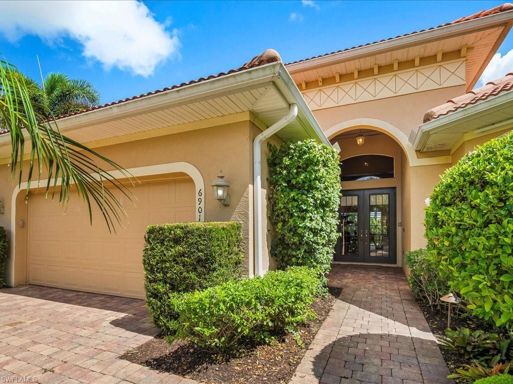 Property Photo: 6901 Bent Grass Dr FL 34113