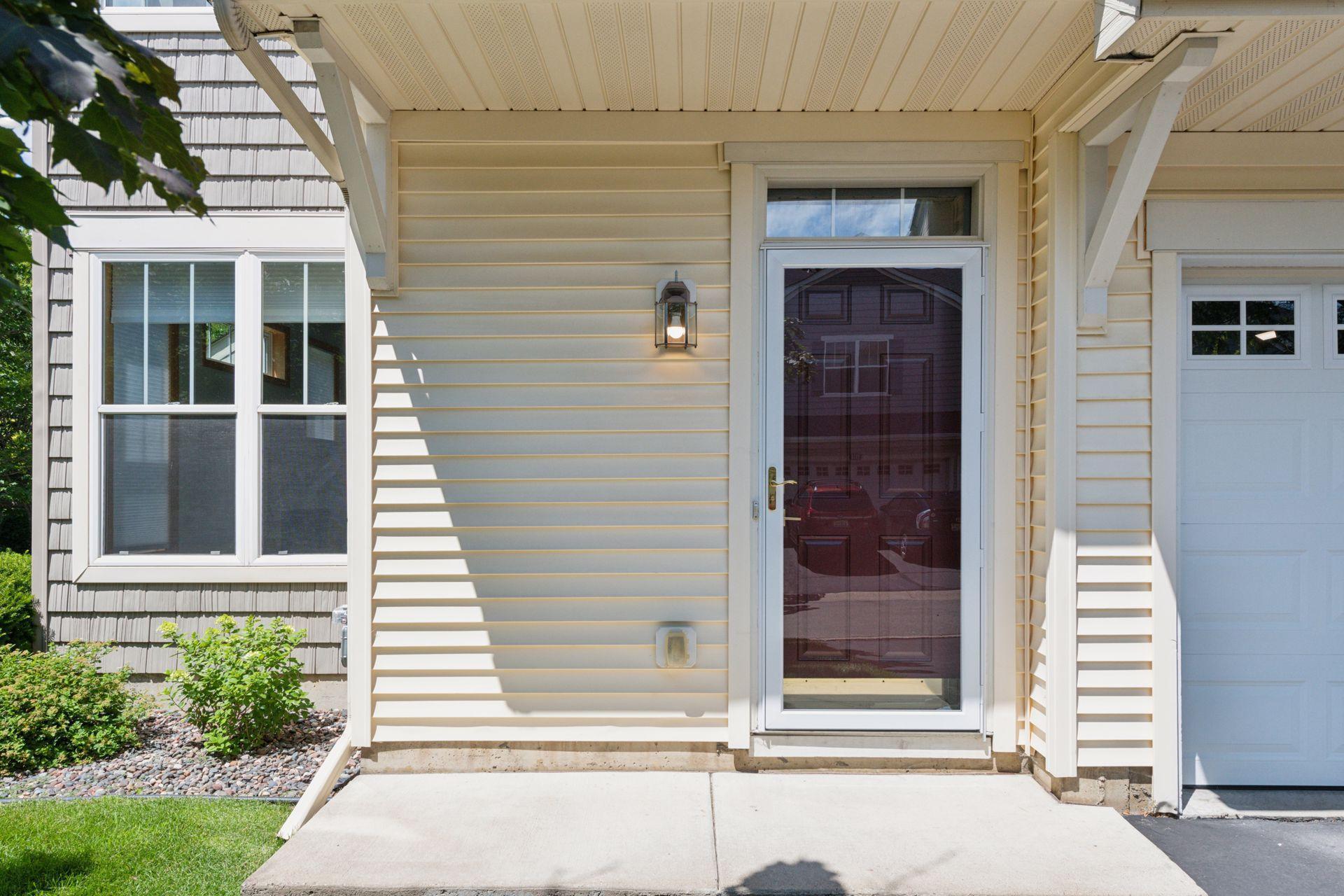 Property Photo:  2184 Shamrock Place 204  MN 55318 
