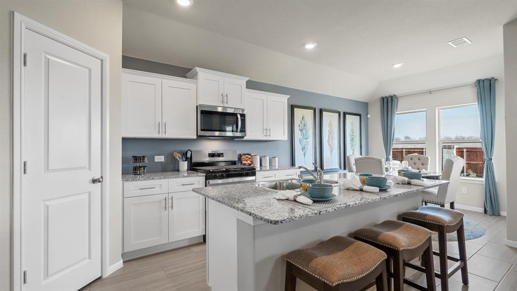 Property Photo:  533 Arroyo Drive  TX 76033 