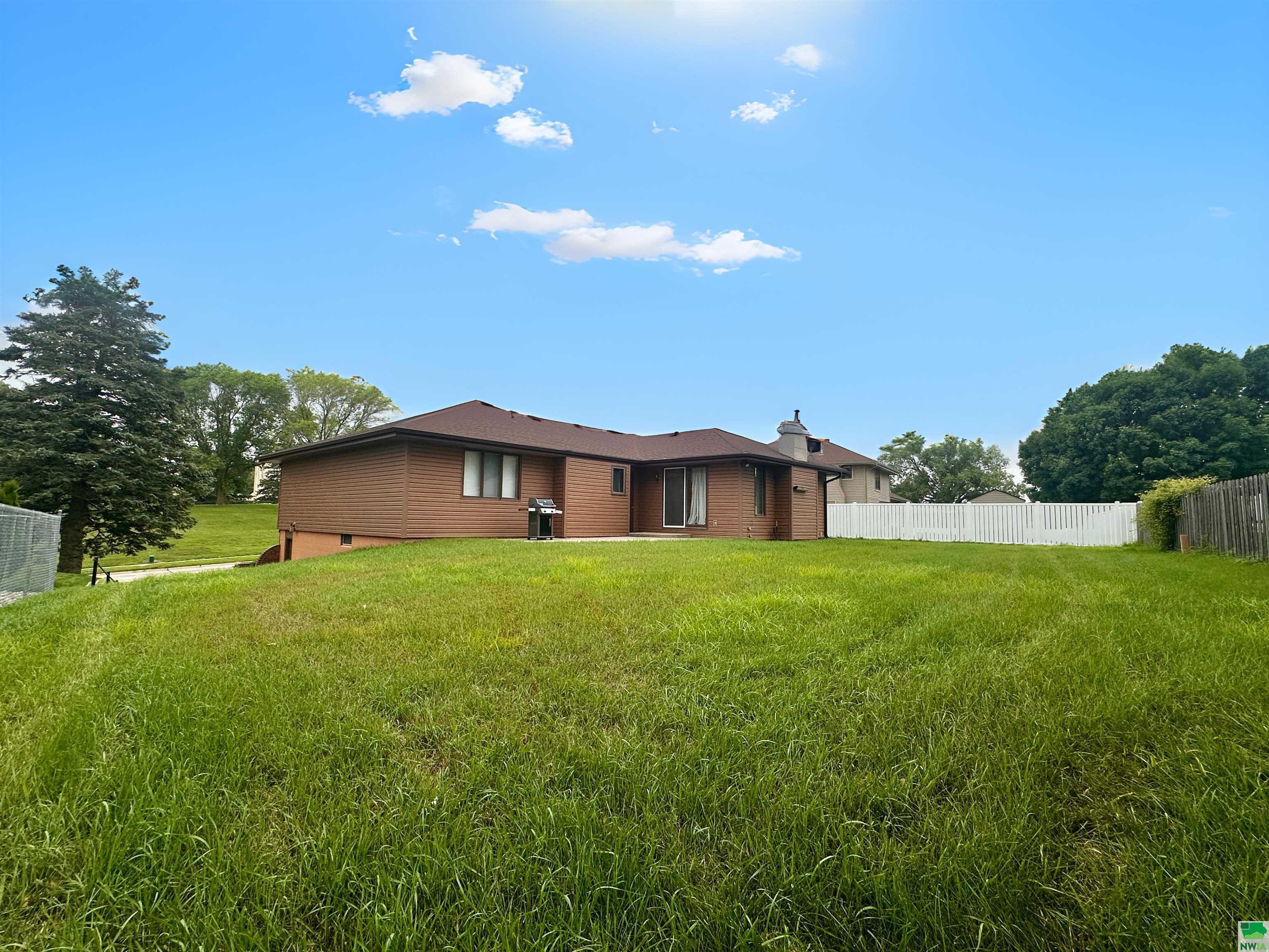 Property Photo: 4130 Natalia Way IA 51106