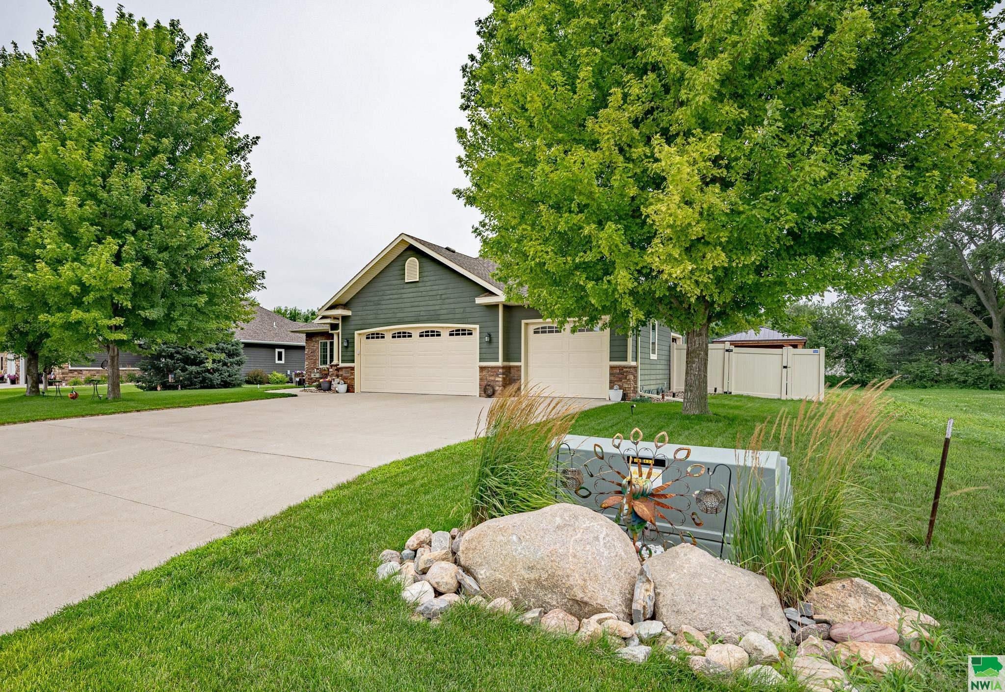 Property Photo: 120 Rottunda Way NE 68776