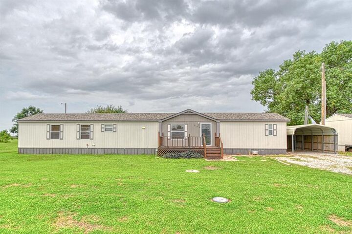 Property Photo: 200 Chickasha Avenue OK 73004