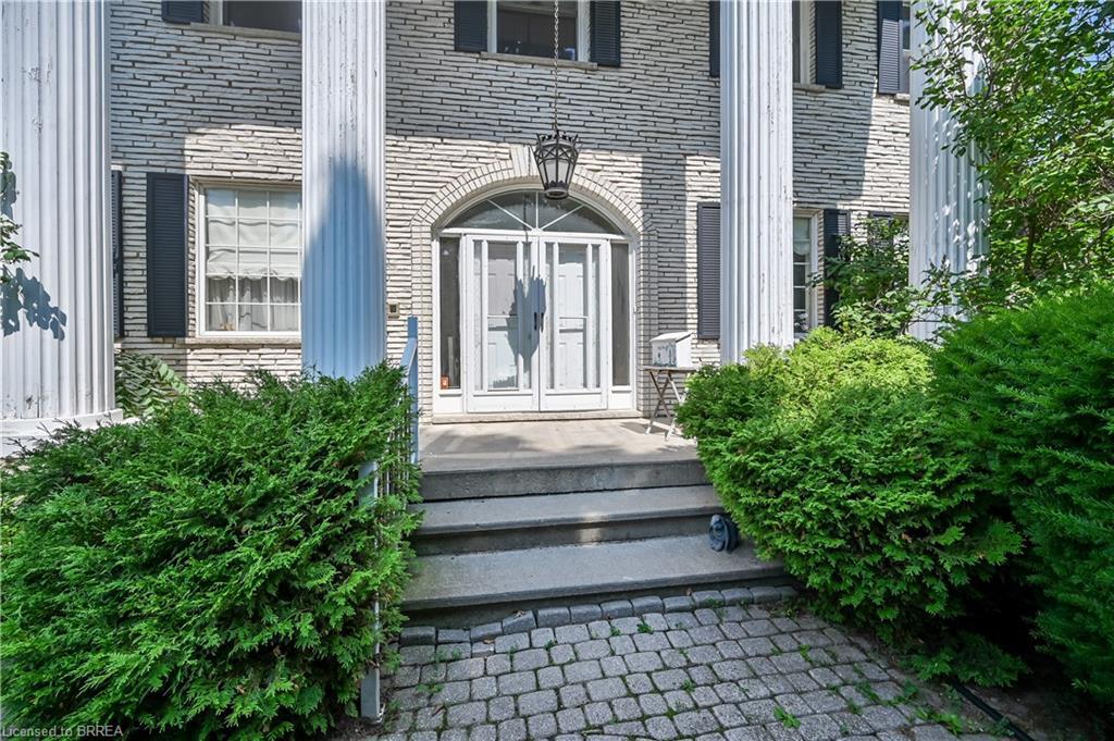 Property Photo:  10 Fieldstone Circle  ON N3R 6S7 