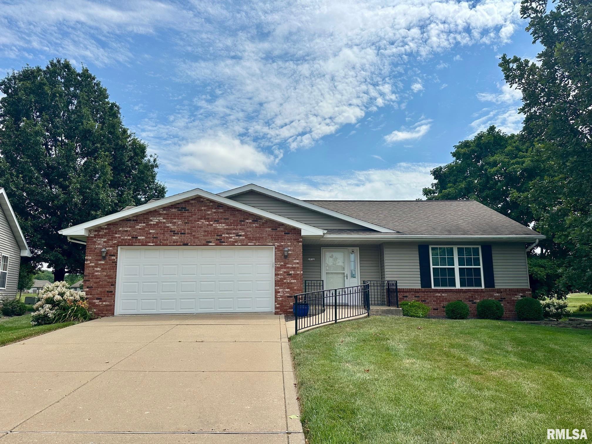 Property Photo: 2738 Village Court IL 61554