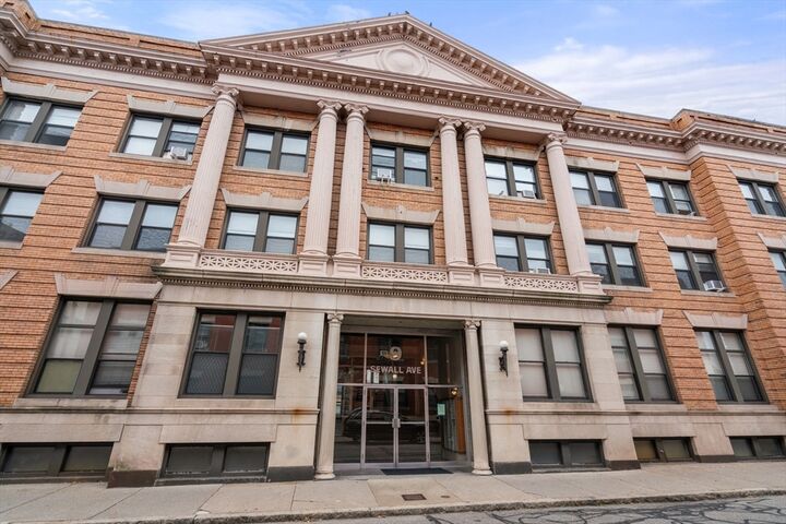 Property Photo:  9 Sewall Ave 314  MA 02446 