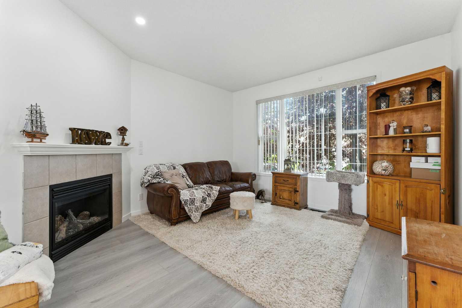 Property Photo:  47 Covemeadow Close NE  AB T3G 6B2 