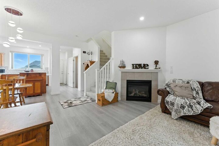 Property Photo:  47 Covemeadow Close NE  AB T3G 6B2 