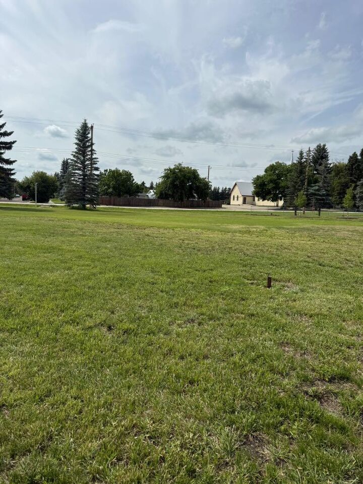 Property Photo: 122 2 Avenue W AB T0J 2R0