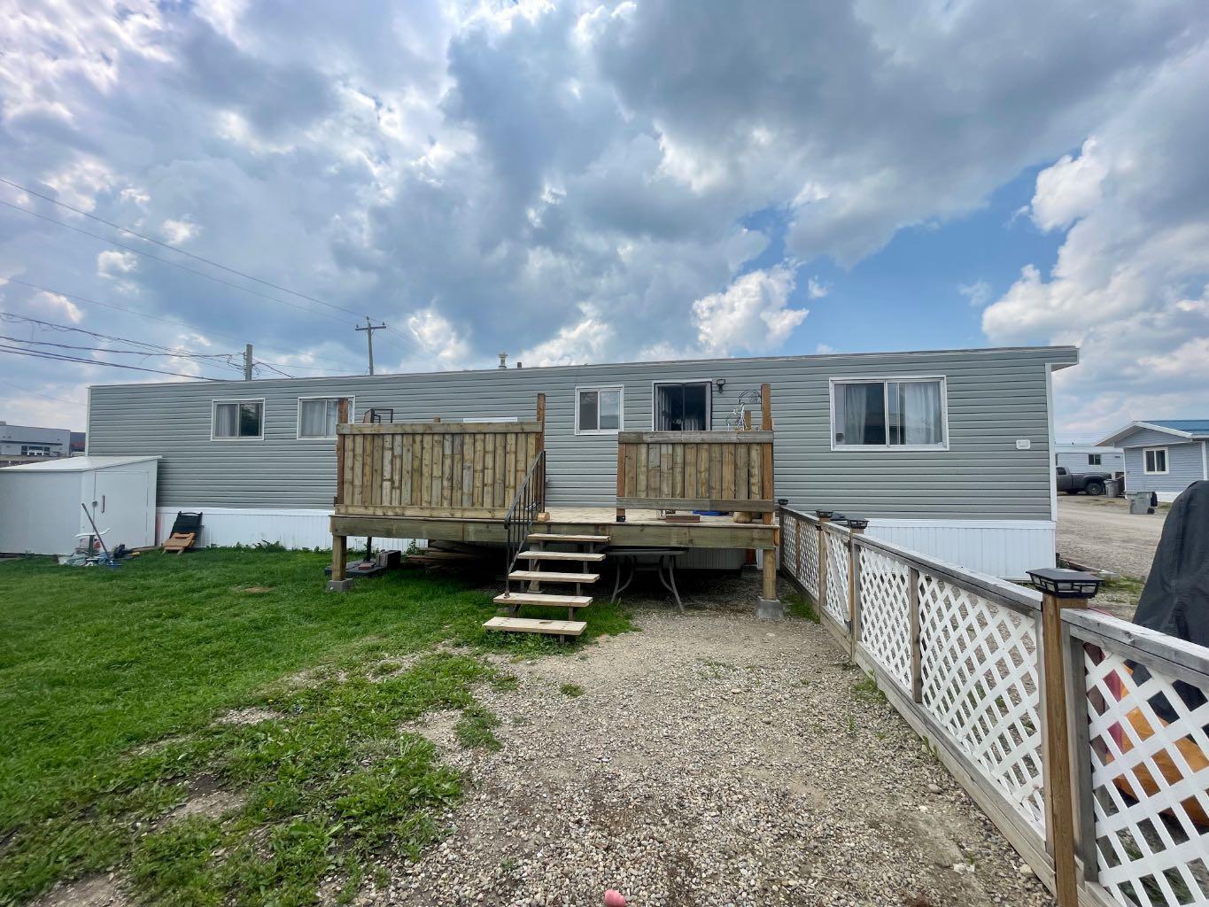 Property Photo: 39 422 - 55 Street AB T7E 1C5