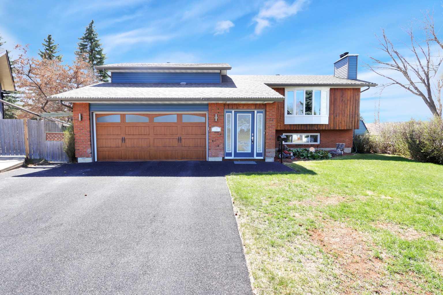 16 Markle Crescent  Red Deer AB T4R 1T1 photo