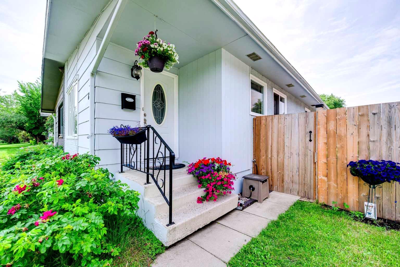Property Photo: 6027 59 Street AB T4L 5L1