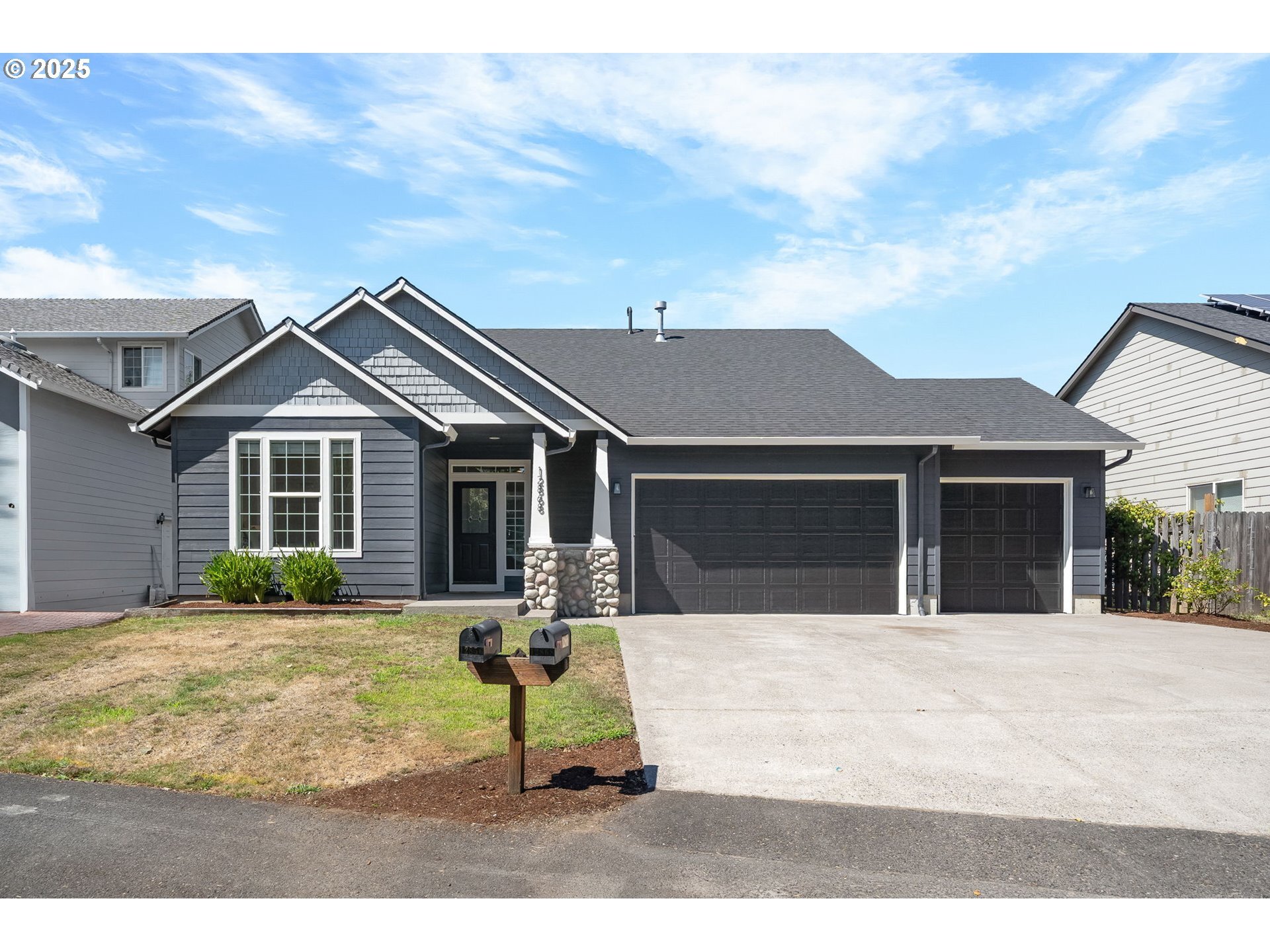 Property Photo: 12868 SE Silverleaf Ct OR 97222