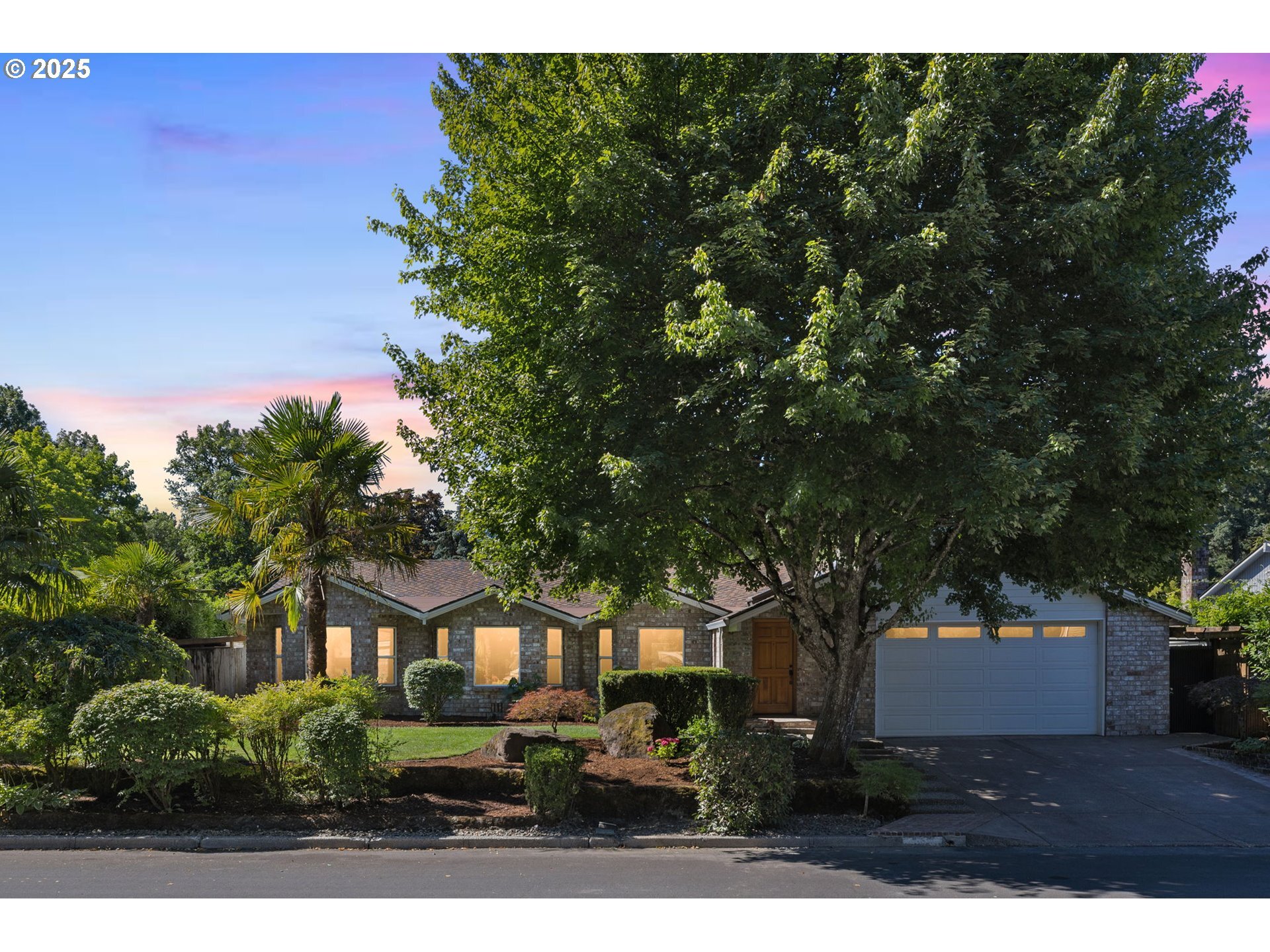 Property Photo: 18395 Wood Thrush St OR 97035