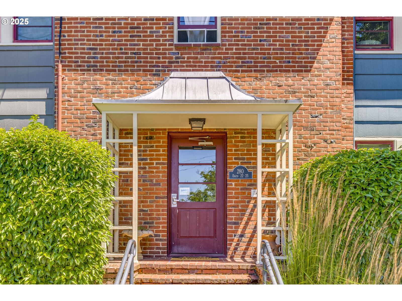 Property Photo:  280 NE 60th Ave 22  OR 97213 