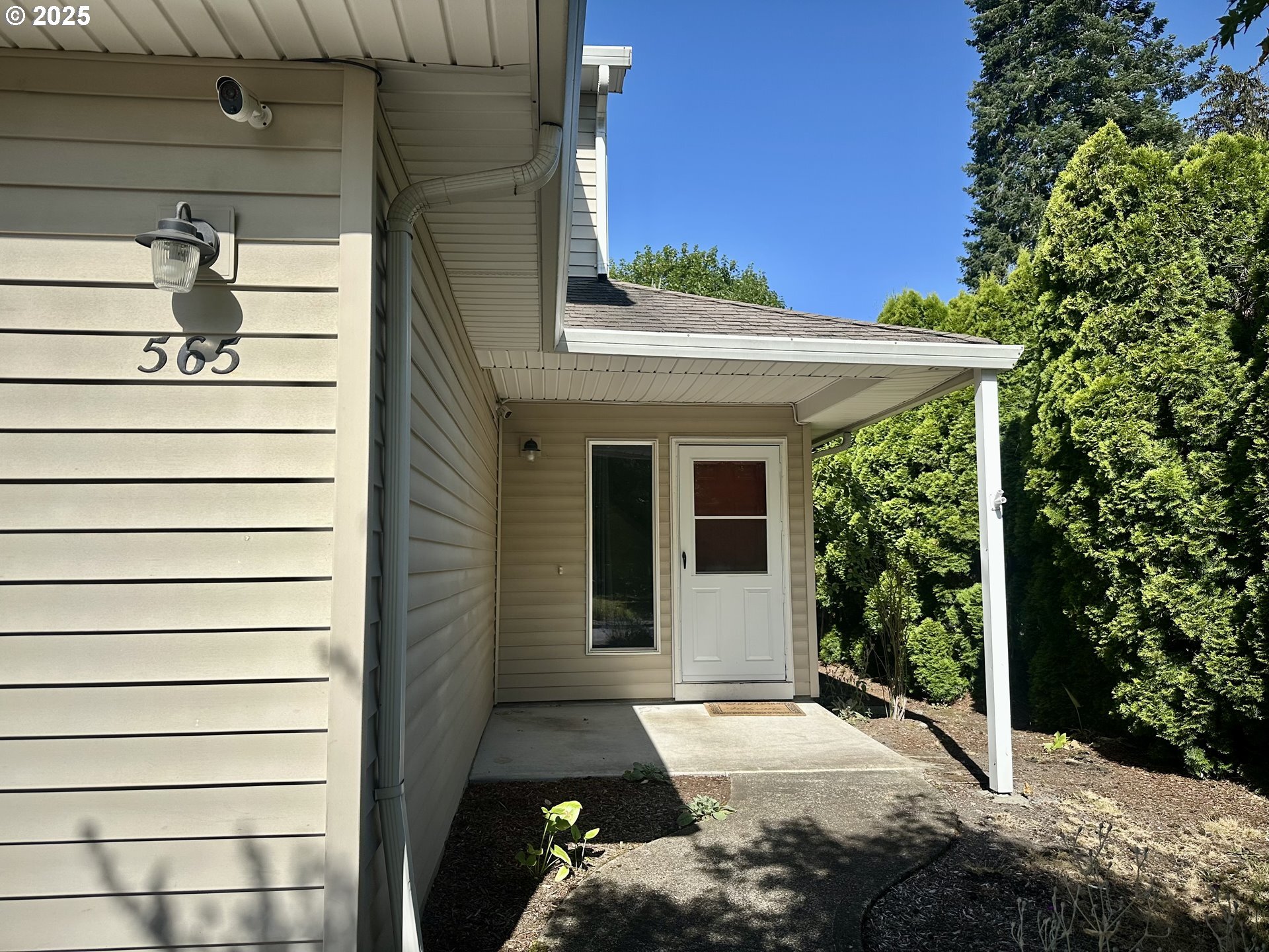 Property Photo: 555 565 NE 195th Ave OR 97035