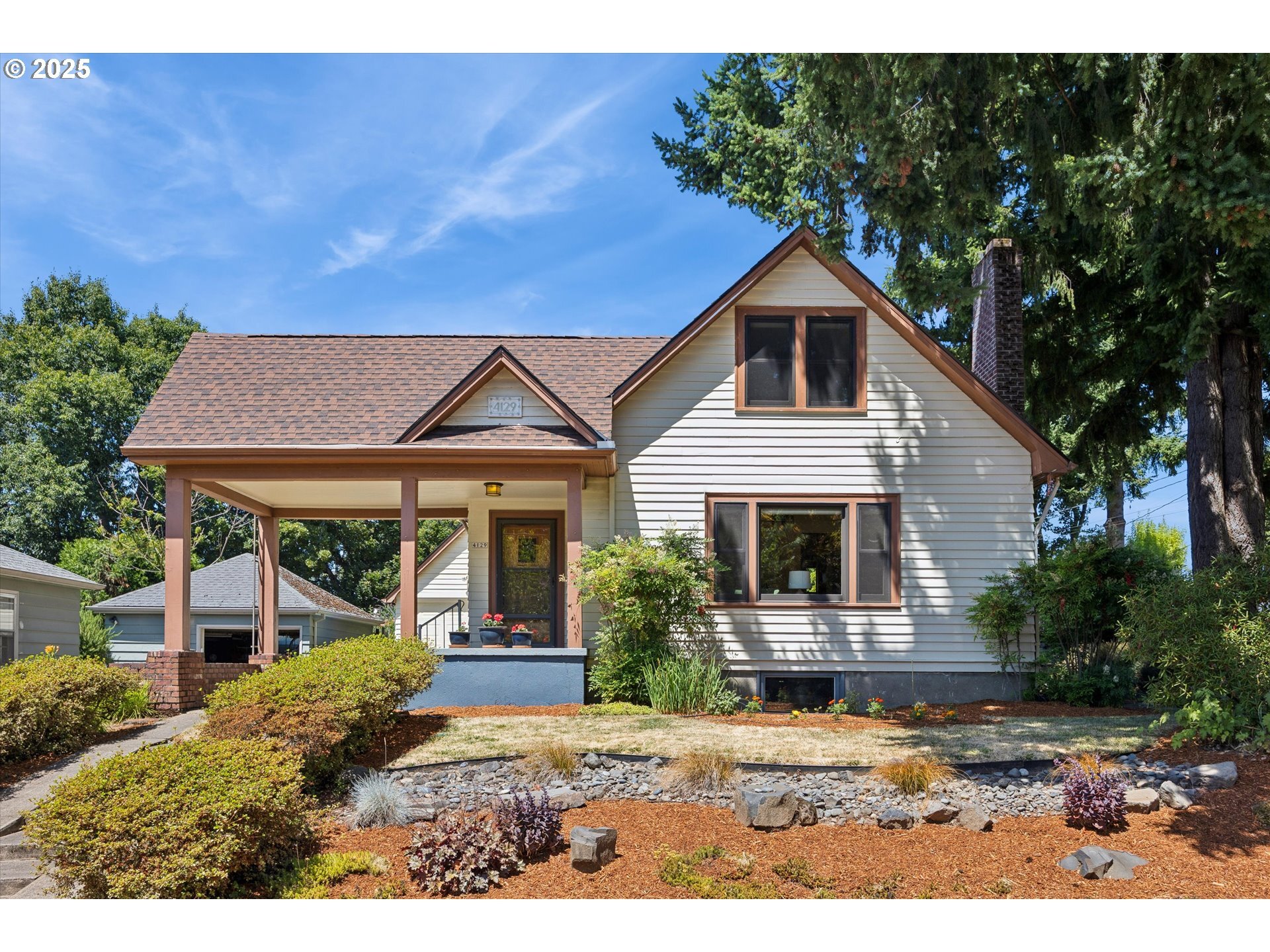 4129 SE Ellis St  Portland OR 97202 photo