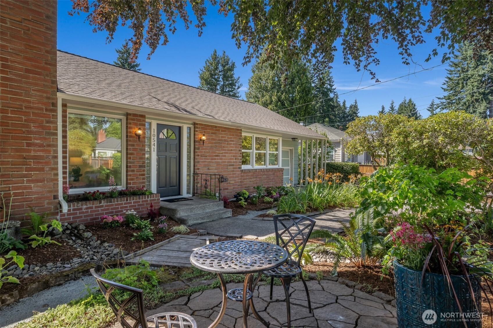 Property Photo: 10541 20th Avenue NE WA 98125