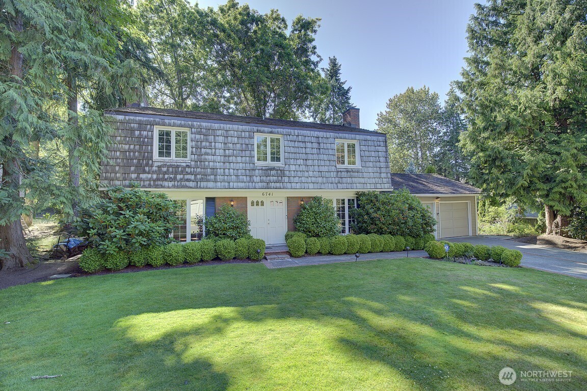 Property Photo: 6741 81st Avenue SE WA 98040