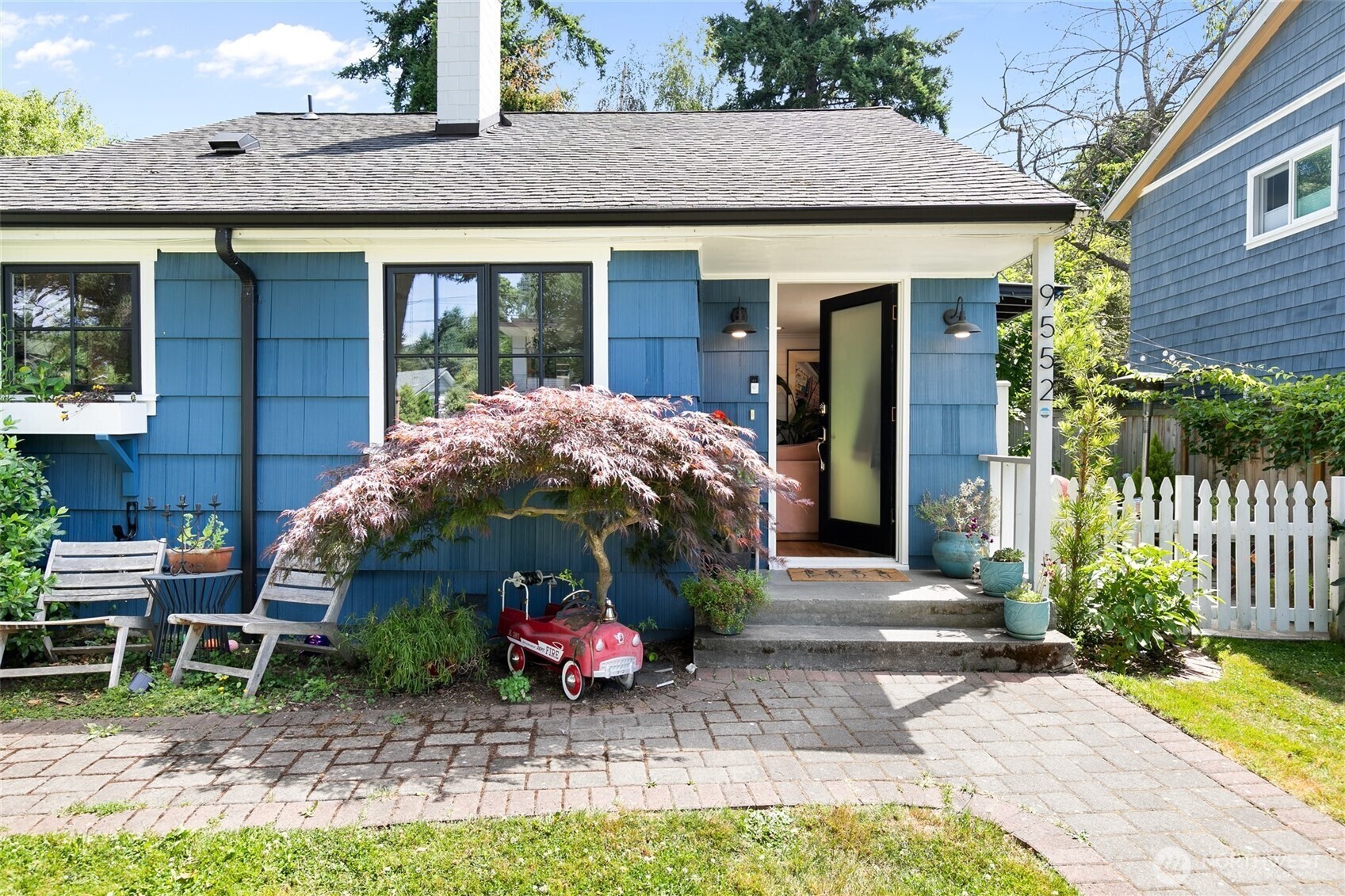 Property Photo:  9552  6th Avenue NW  WA 98117 