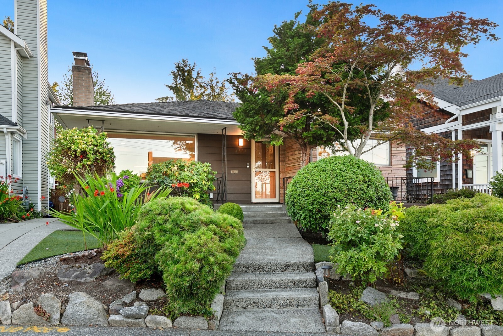 4327  30th Avenue  W  Seattle WA 98199 photo