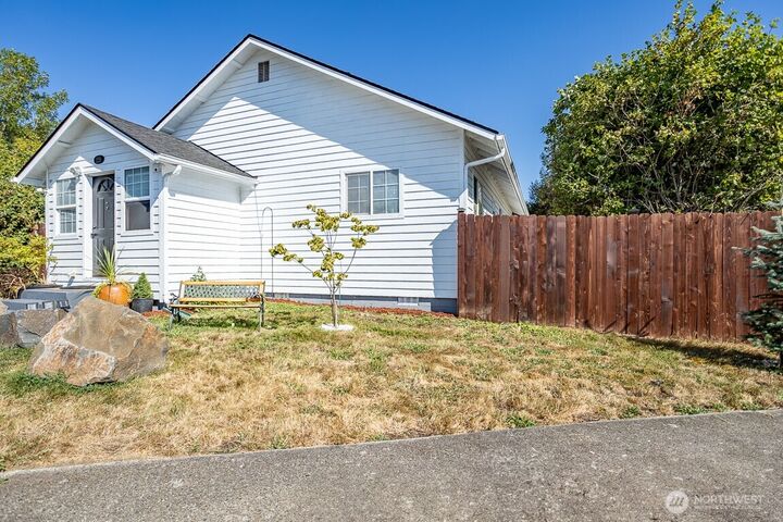 Property Photo:  226 SW 16th Street  WA 98532 