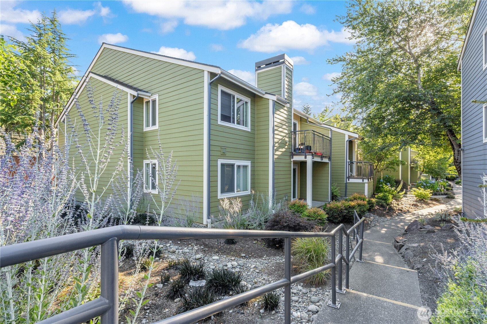 Property Photo: 12607 SE 41st Place H206 WA 98006