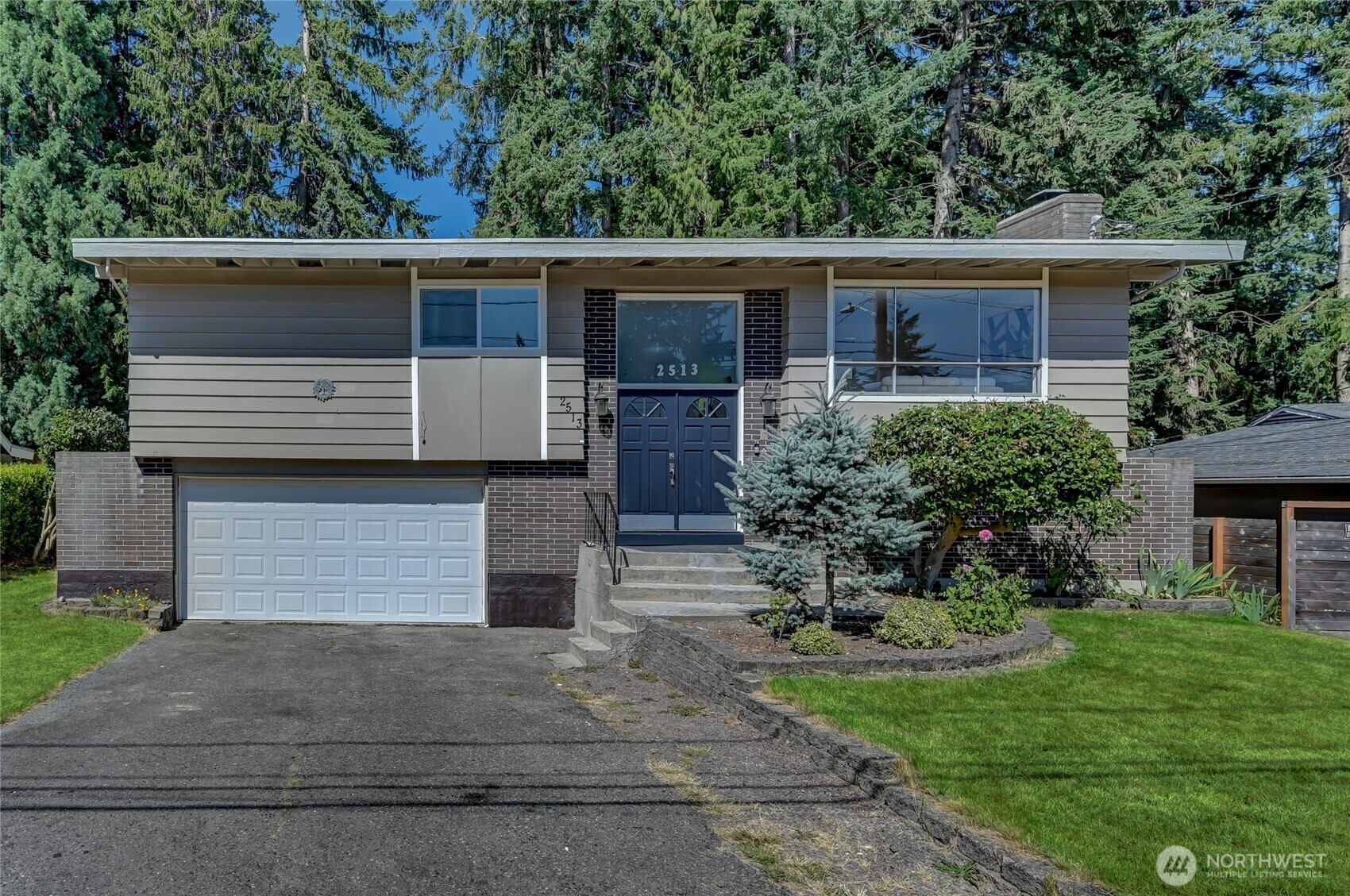 Property Photo:  2513  165th Avenue NE  WA 98008 