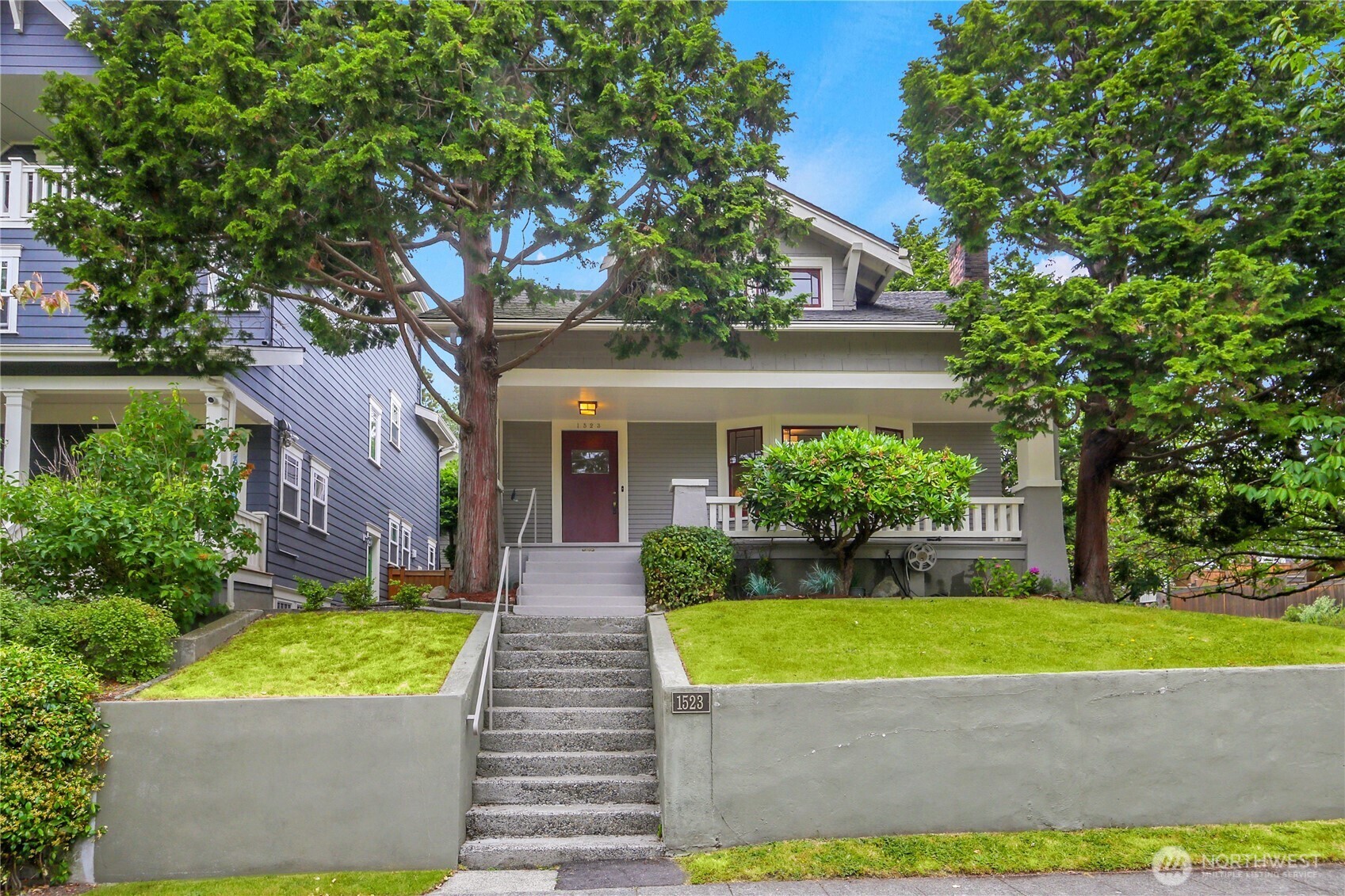 Property Photo:  1523  4th Avenue N  WA 98109 