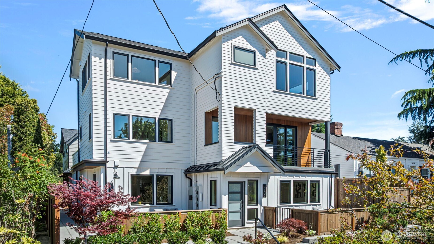Property Photo:  3812  31st Avenue W  WA 98199 