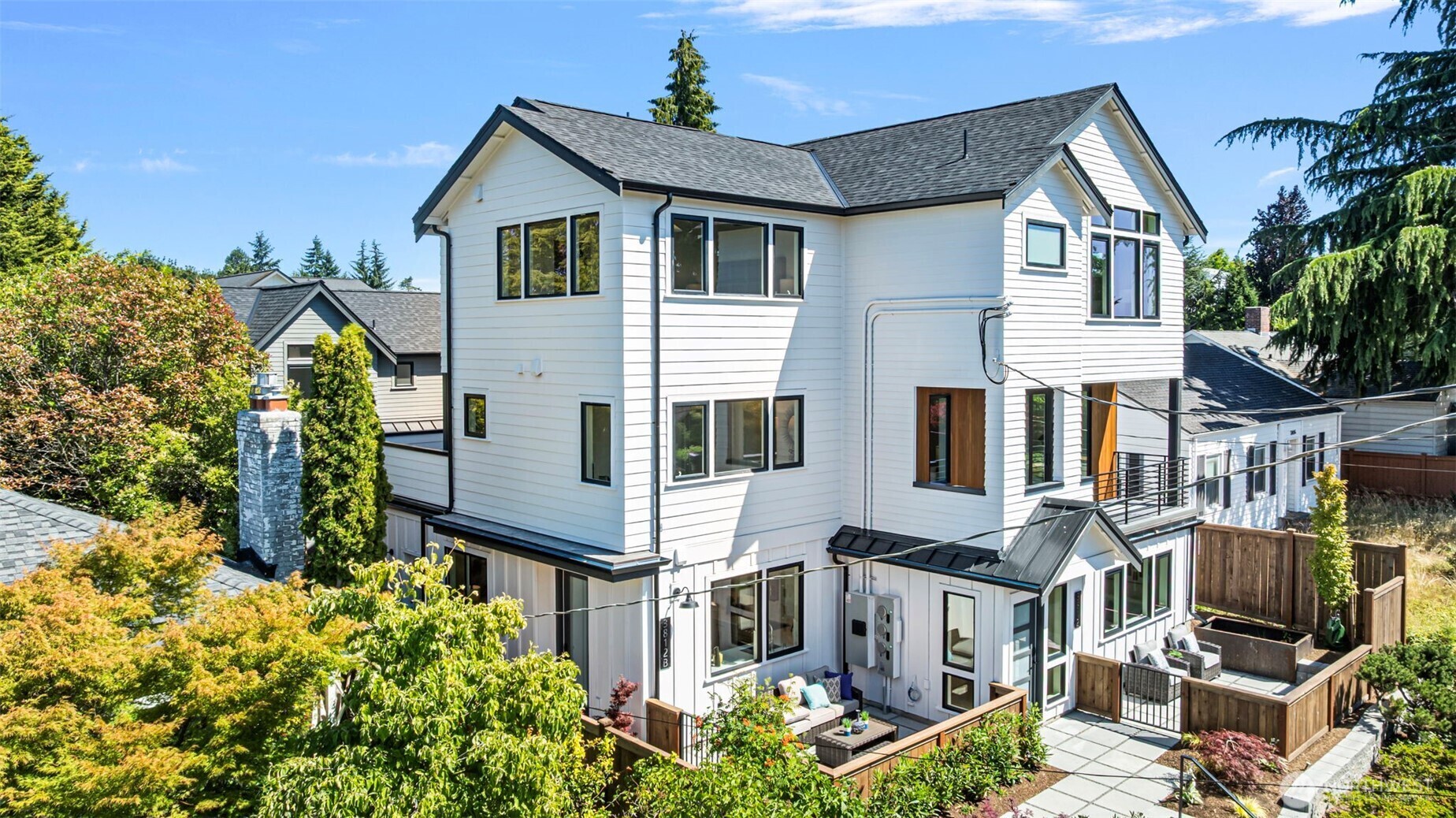 3812  31st Avenue W  Seattle WA 98199 photo