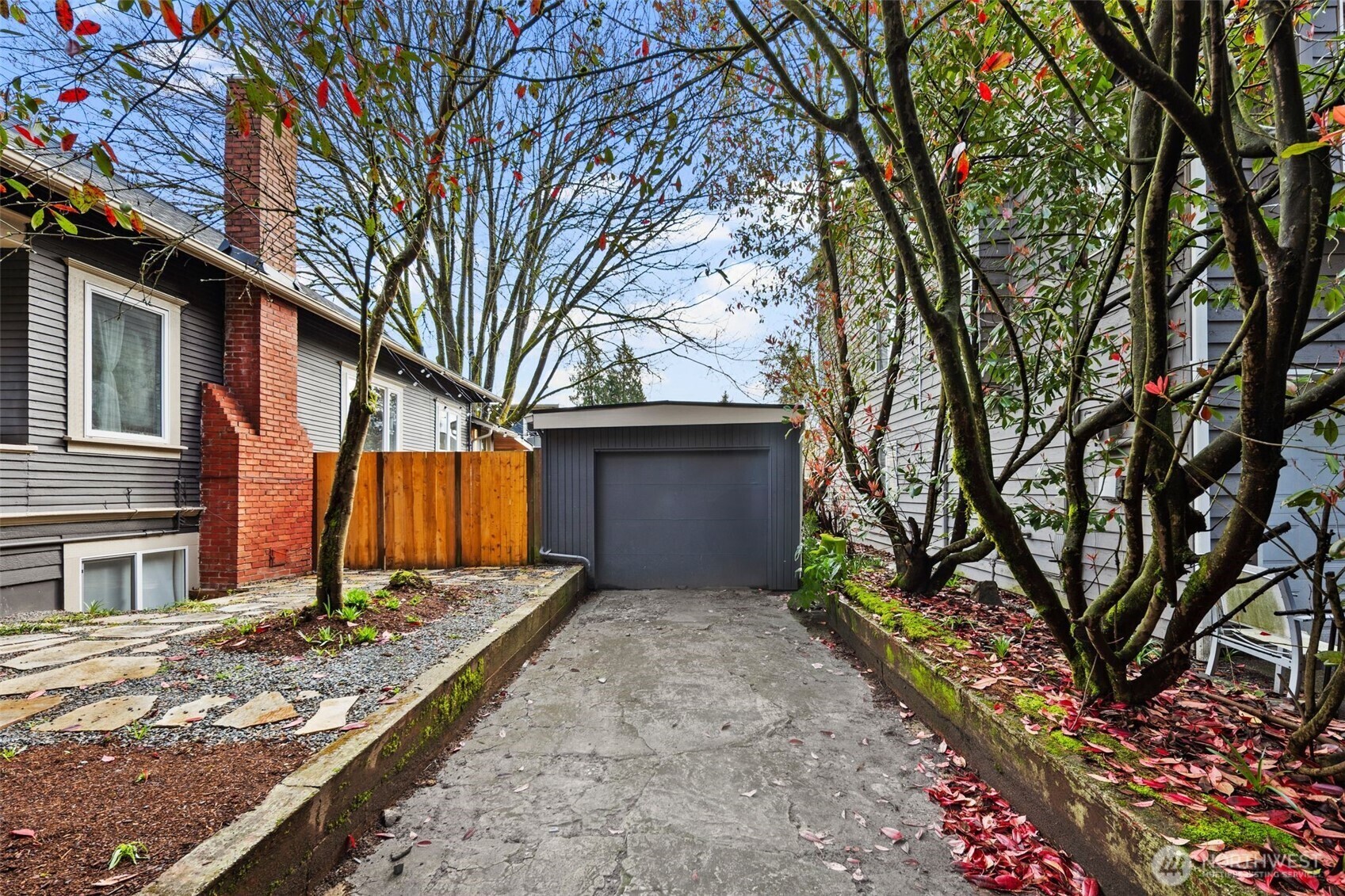 Property Photo: 4642 Eastern Avenue N WA 98103