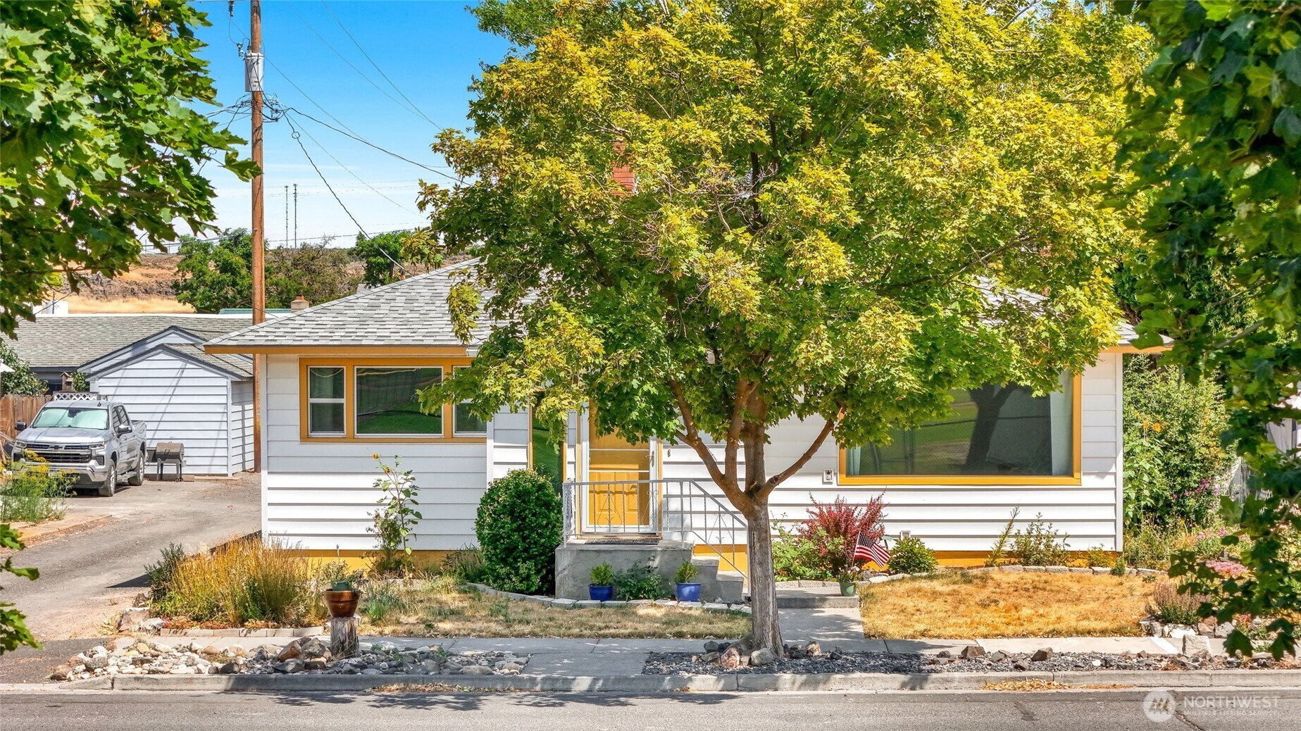 Property Photo: 306 W 4th Avenue WA 99159