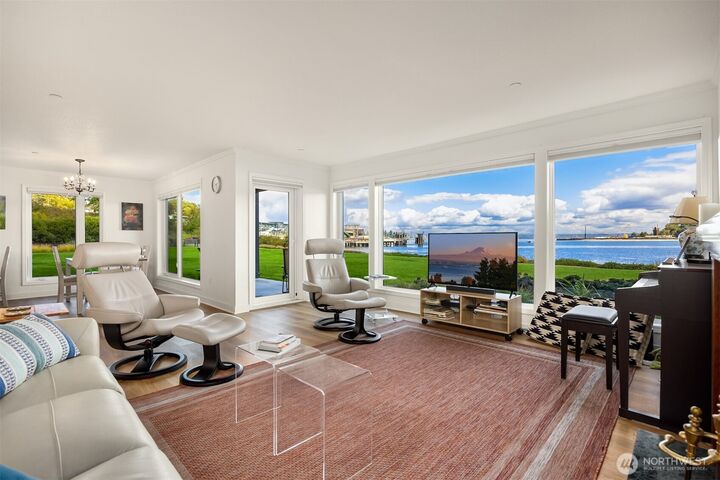 428  Harborview Drive NE 112  Bainbridge Island WA 98110 photo
