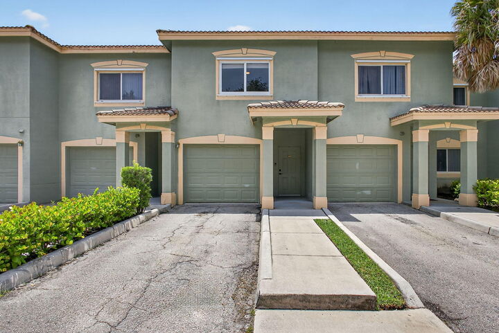 310 Crestwood Circle 206  Royal Palm Beach FL 33411 photo
