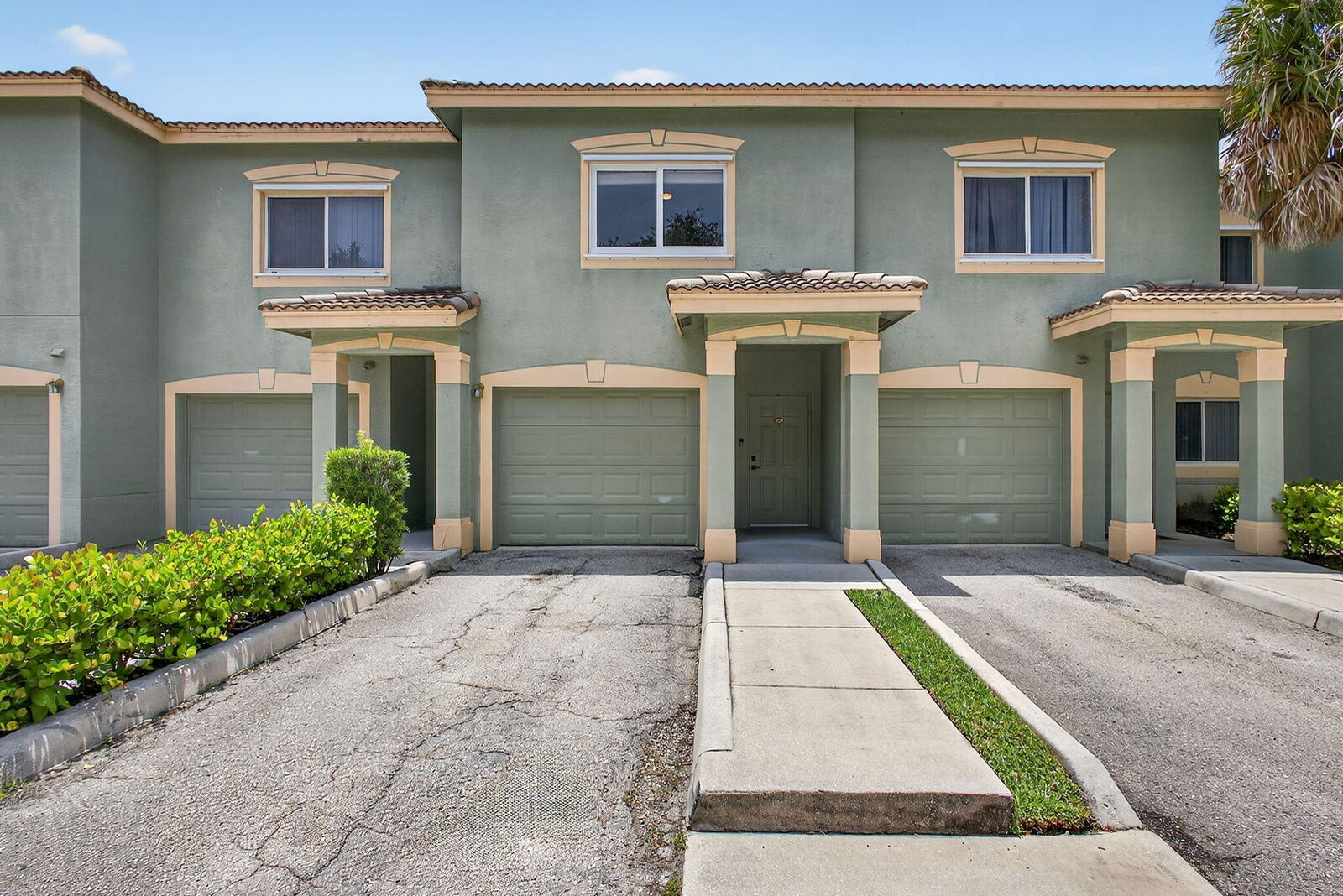 Property Photo: 310 Crestwood Circle 206 FL 33411