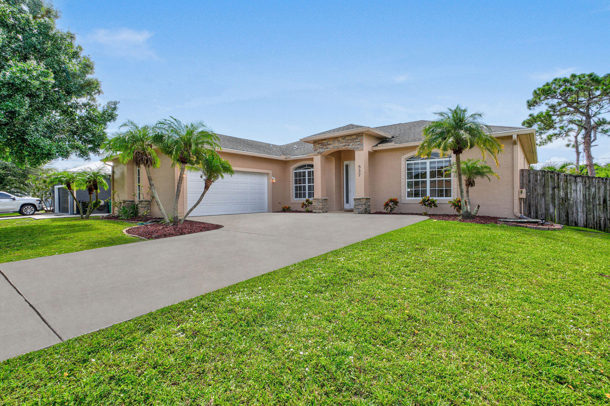 Property Photo: 537 NW Turton Terrace FL 34983