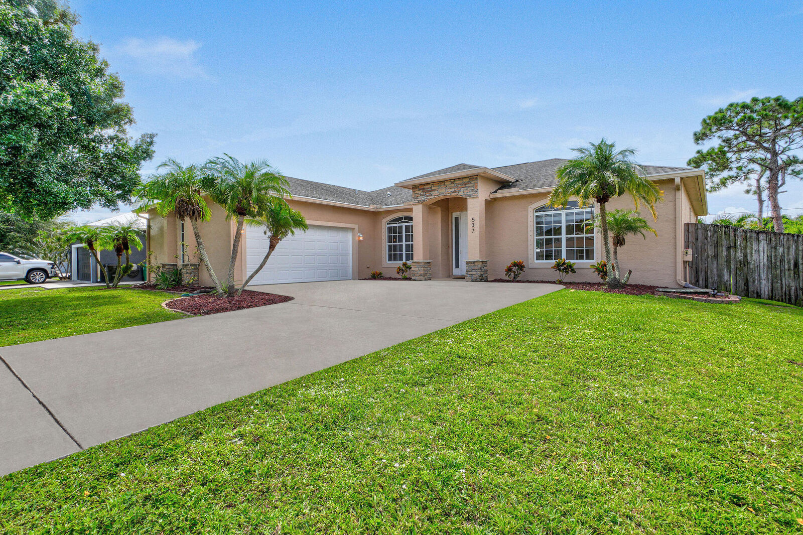Property Photo:  537 NW Turton Terrace  FL 34983 