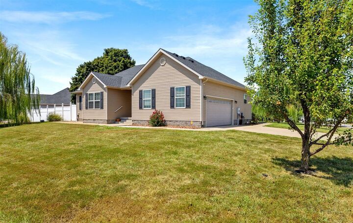 Property Photo:  300 Maple Ridge Street  KY 42101