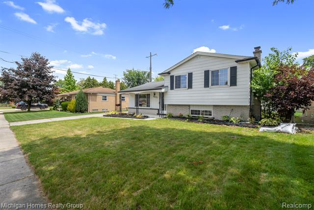 Property Photo:  29521 Jacquelyn Drive  MI 48154 