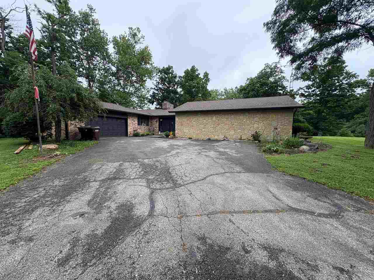 Property Photo:  770 W Snake Hill Rd  IN 47353 