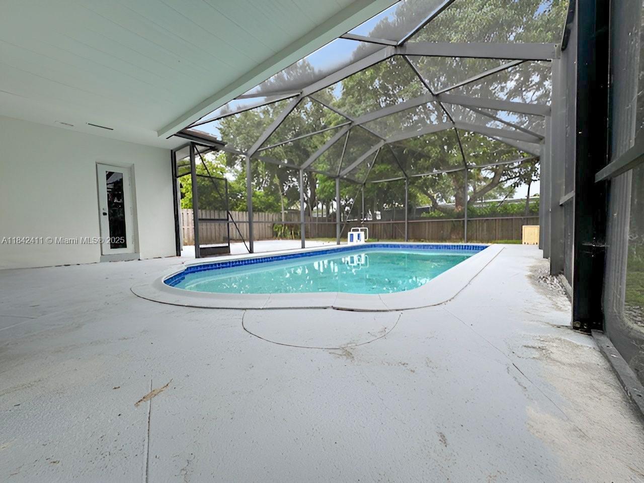 Property Photo: 2030 N 54th Ave FL 33021