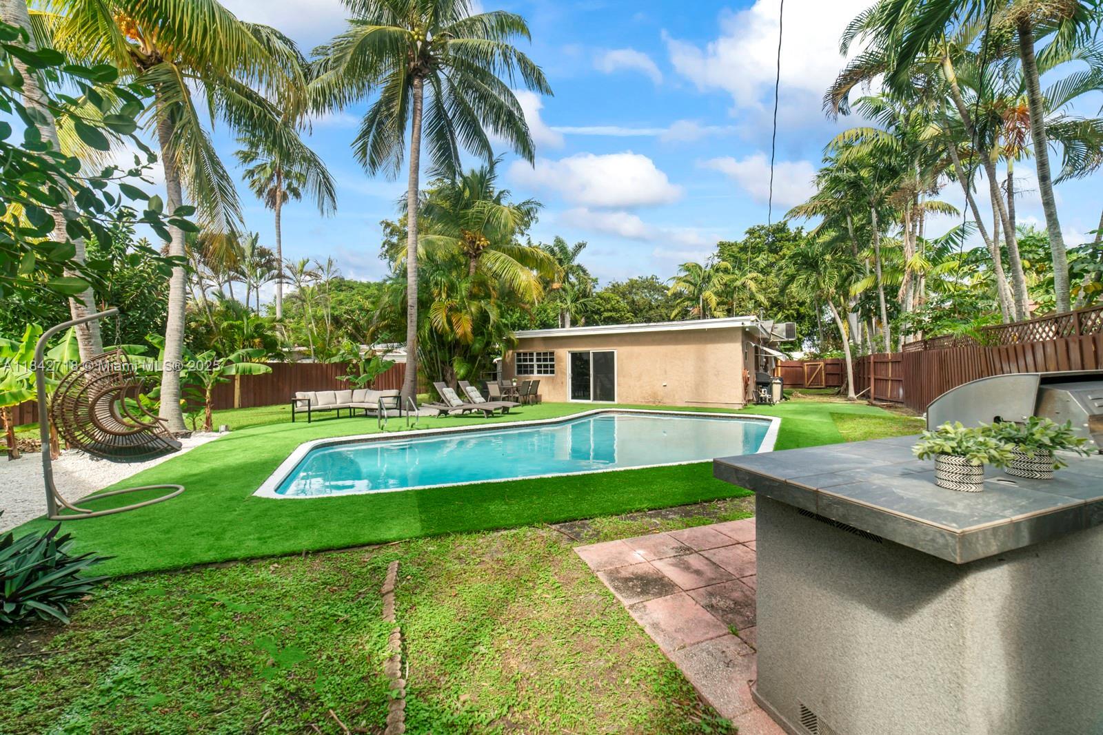 Property Photo:  2708 Cleveland St  FL 33020 
