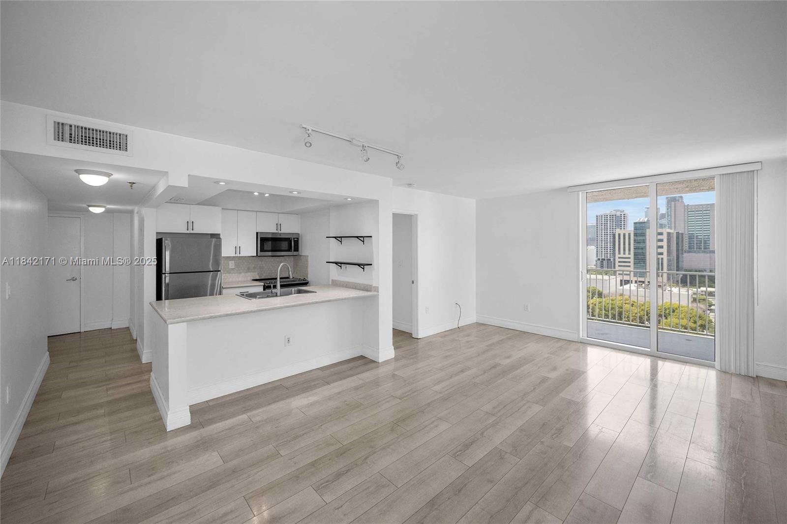 Property Photo: 850 N Miami Ave W-1804 FL 33136