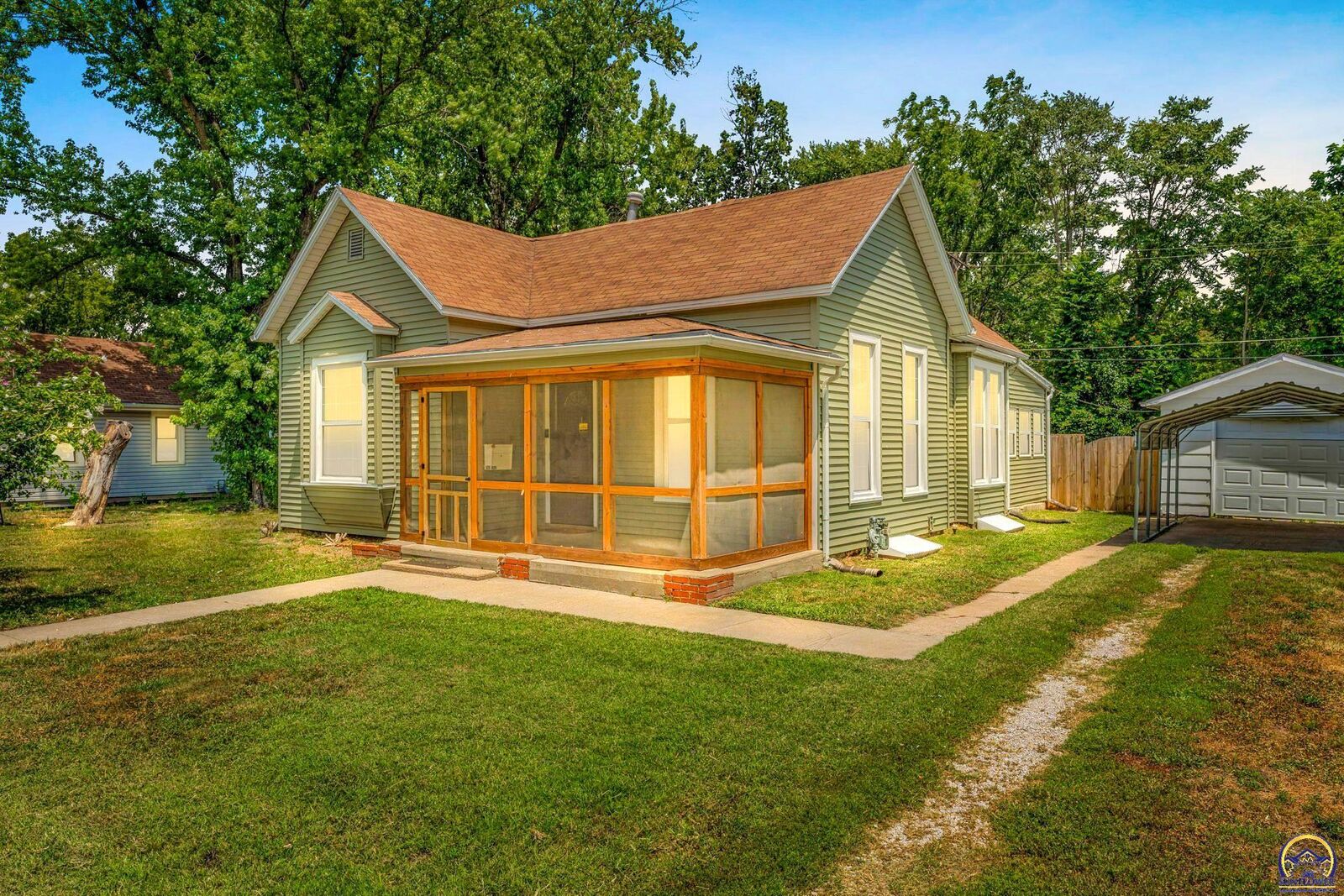 Property Photo: 820 NE Poplar St KS 66616