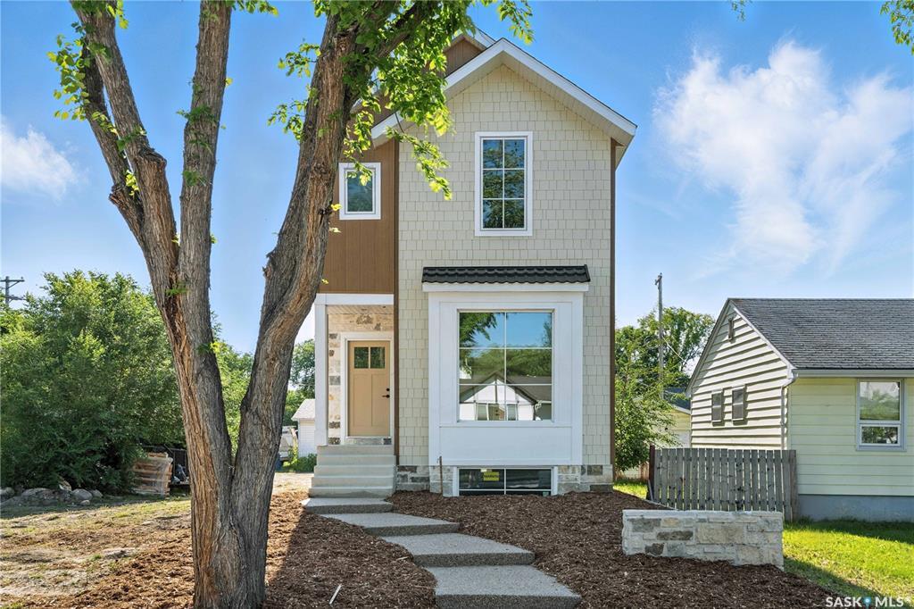 Property Photo: 1403 Edward Avenue SK S7K 3B2