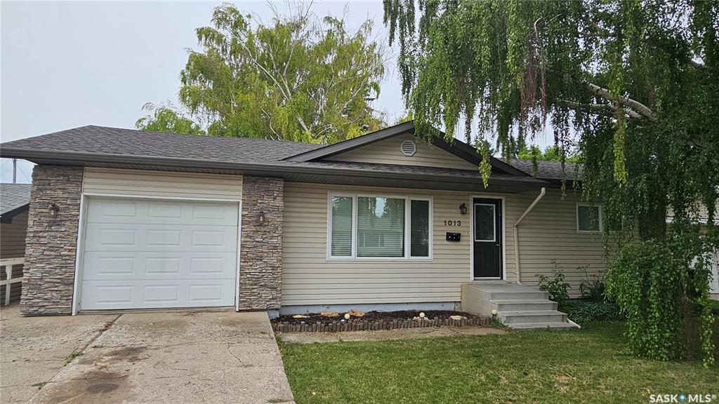 Property Photo: 1013 12th Street SK S0K 2A0