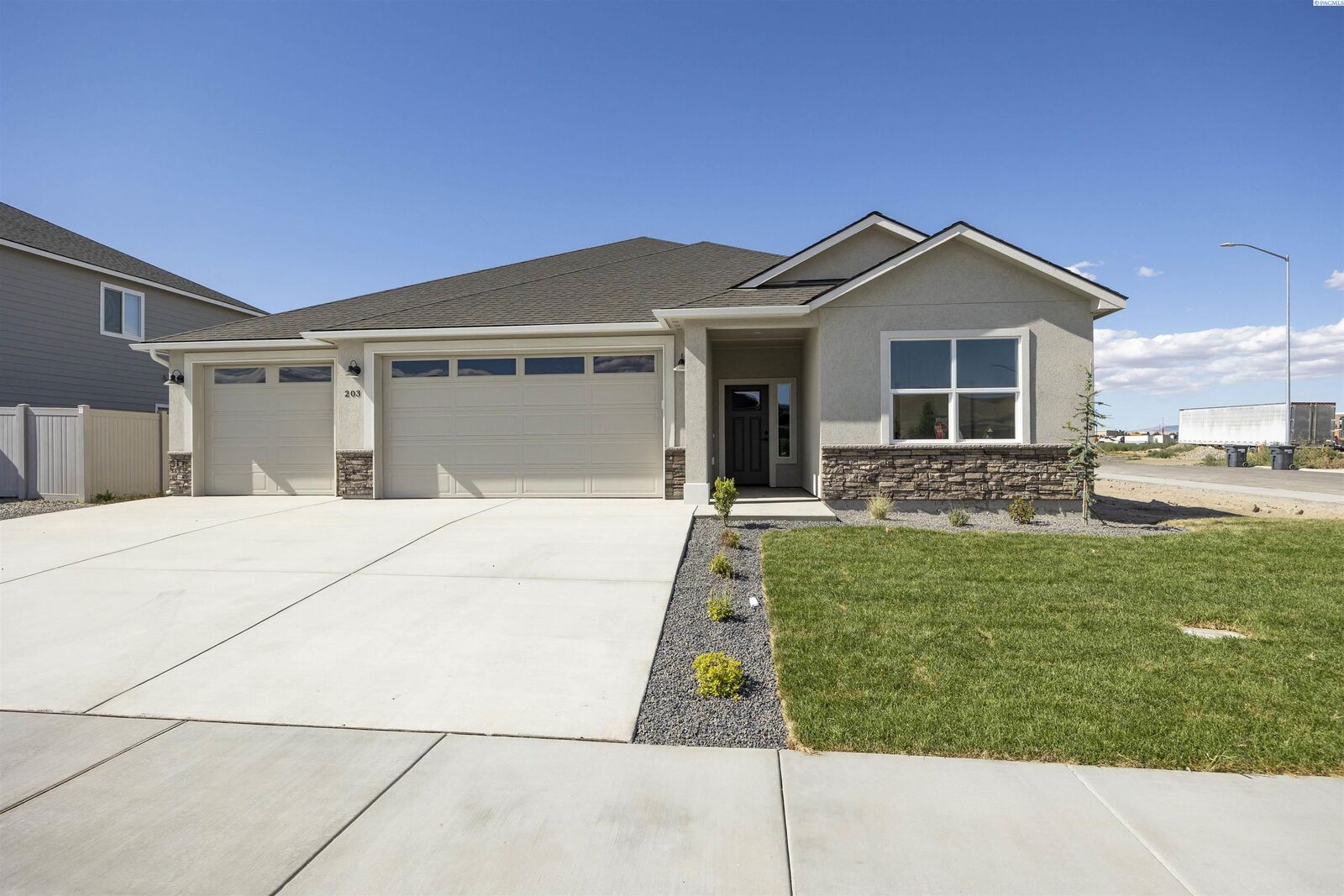 Property Photo: 203 Schrute Road WA 99350