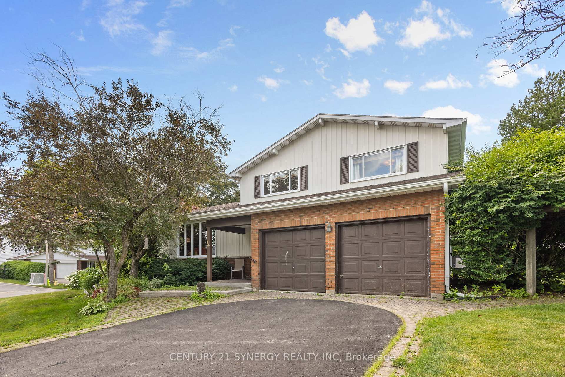 Property Photo:  14 Silver Aspen Crescent  ON K1B 3C5 