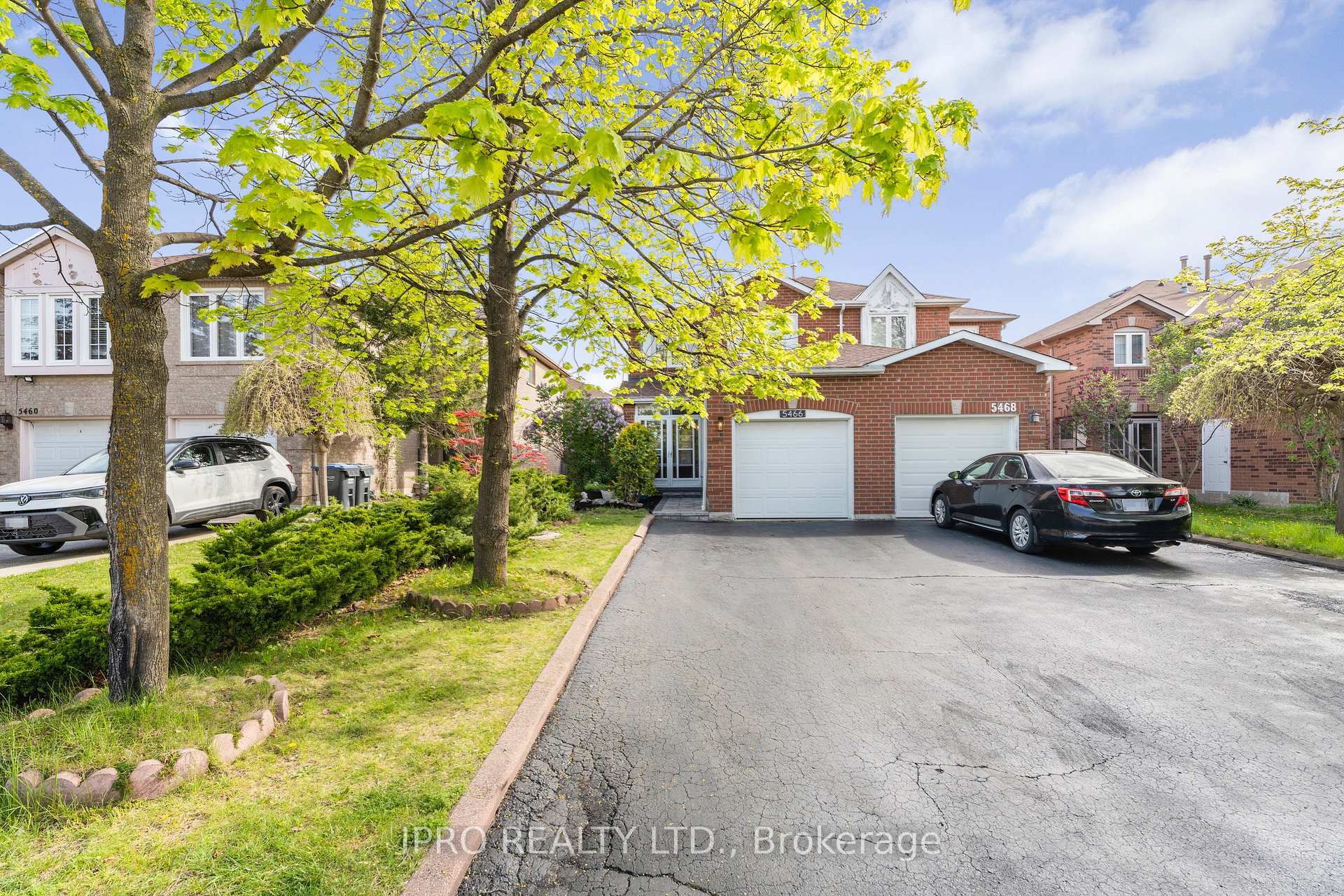 Property Photo: 5466 Bullrush Drive ON L5V 1Z1