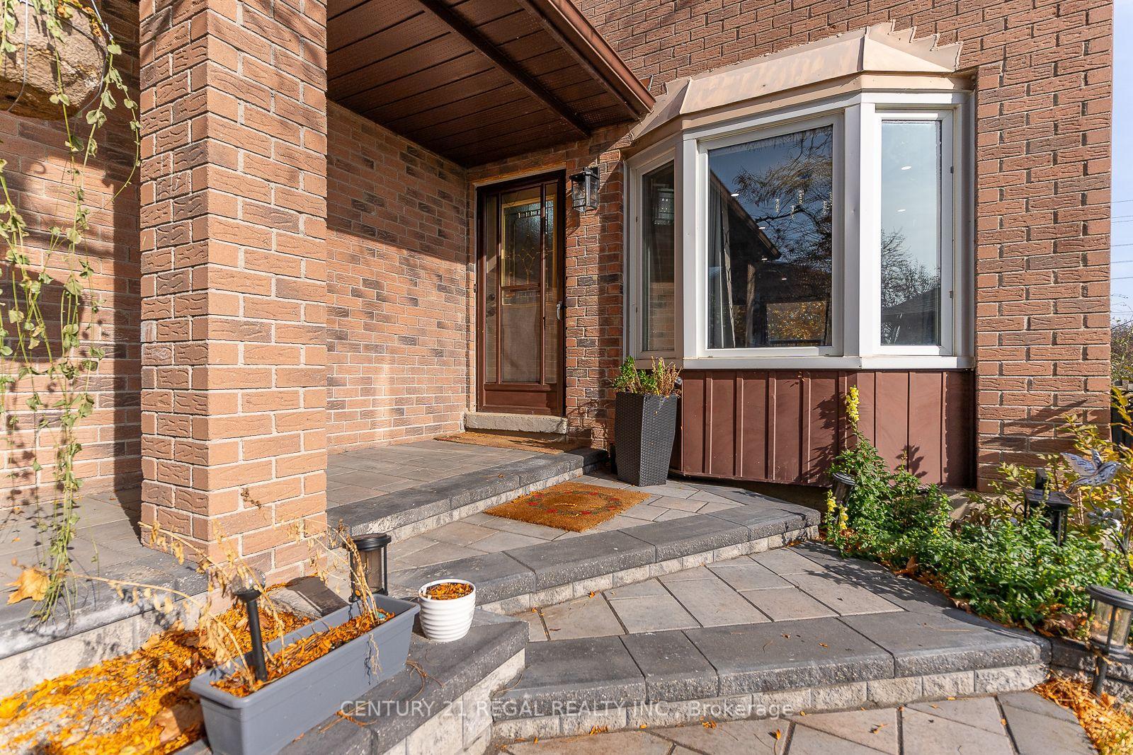 Property Photo:  28 Upland Drive  ON L1N 8H8 